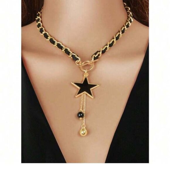 Jewelry - Stylish Butterfly Pendant Necklace